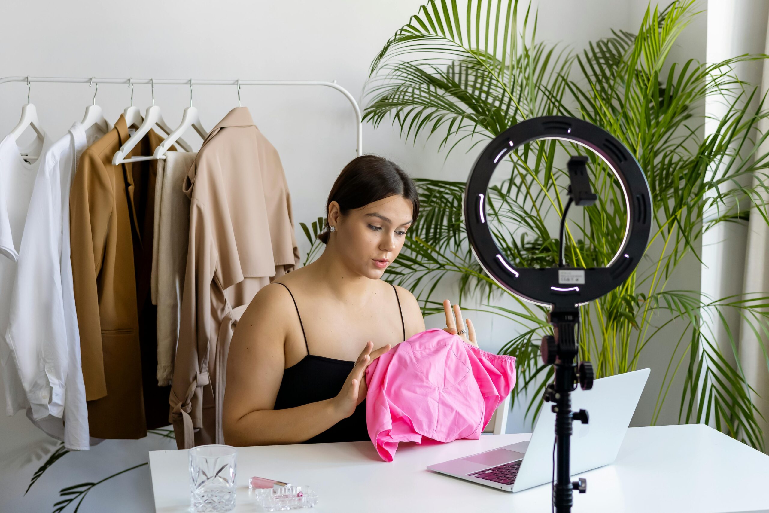 How to Build a Personal Brand That Attracts Opportunities in 2025