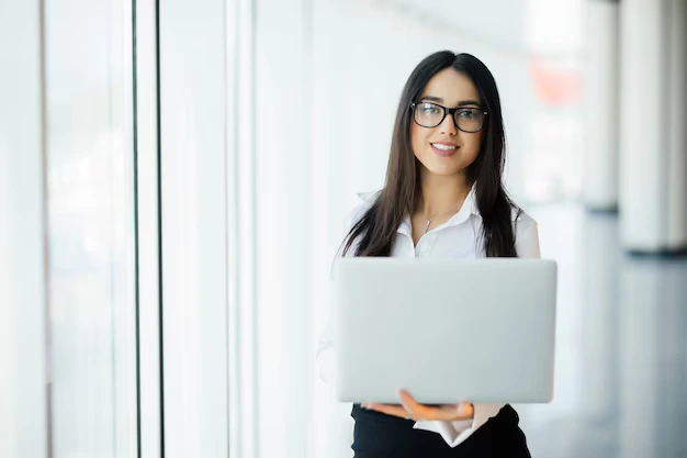 The Unseen Advantage: A High-Performer’s Guide to Radical Visibility Without the Noise